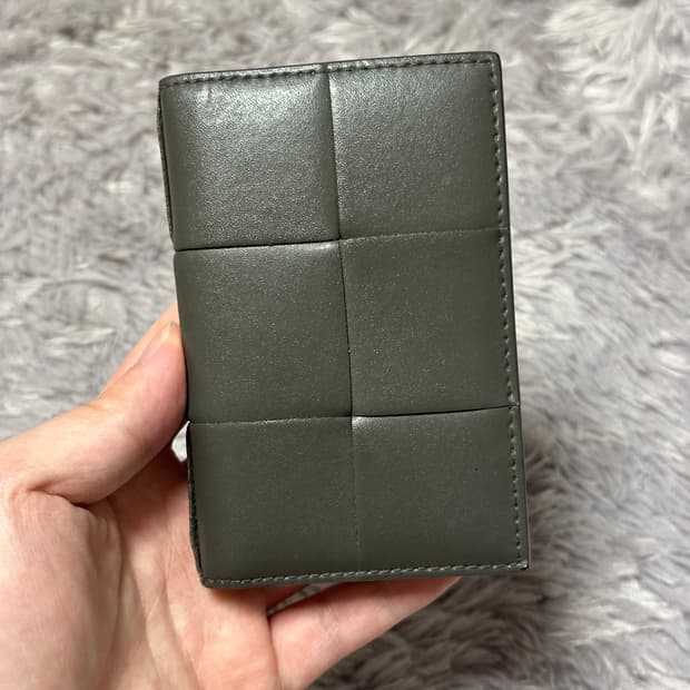 [정품 OS] 보테가베네타 맥시 플랩 오거나이저 카드지갑 그레이