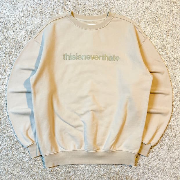 디스이즈네버댓 T-Logo 맨투맨 라이트베이지