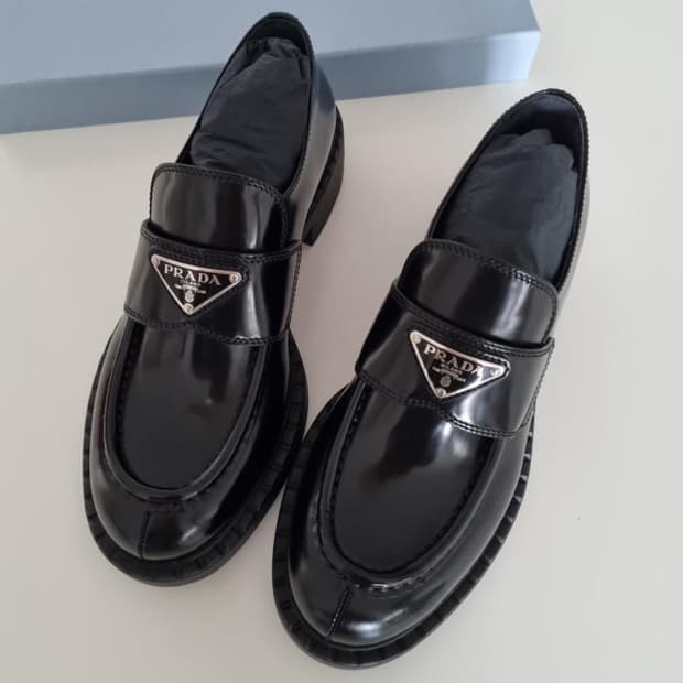 [8.5/275] PRADA 프라다 초콜릿 브러시드 가죽 로퍼 블랙