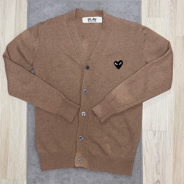 [S급] 꼼데가르송 베이지 블랙하트 와펜 가디건 M