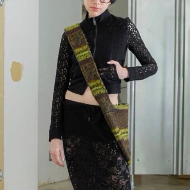 (무료배송, 수수료 x) 퍼버즈 니트 뉴스페이퍼 크로스백 판매합니다!