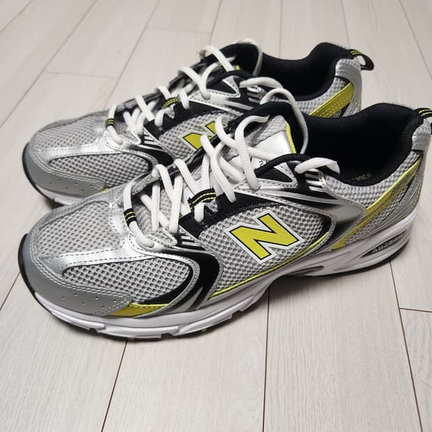 뉴발란스 530 실버 옐로우 운동화 사이즈275

거의 새거오염 하자없이