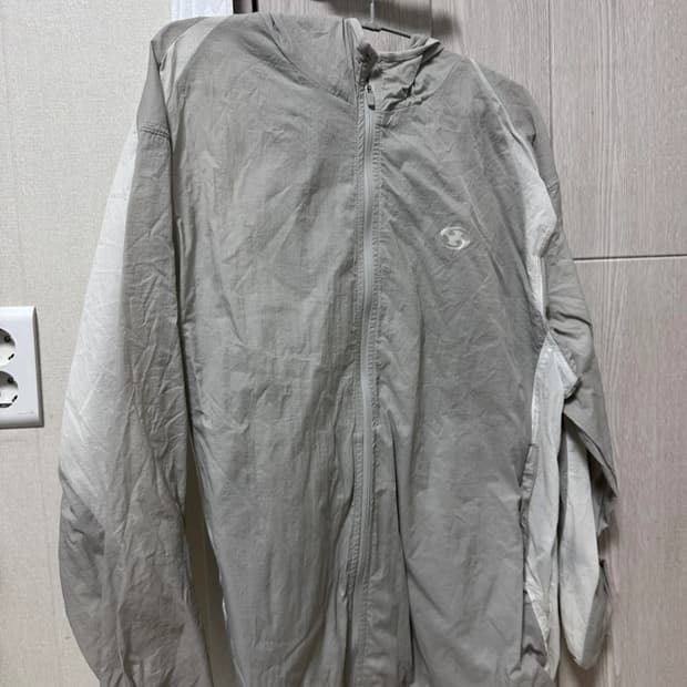 산산기어 바람막이 3사이즈 팝니다.