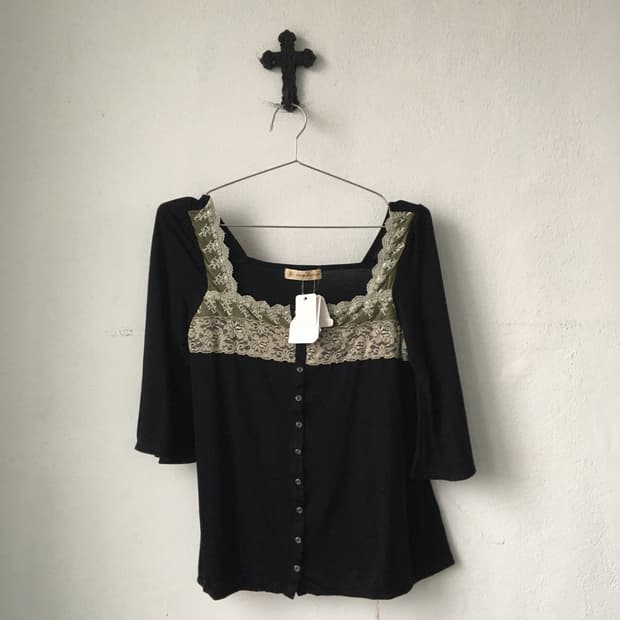 Lace point blouse