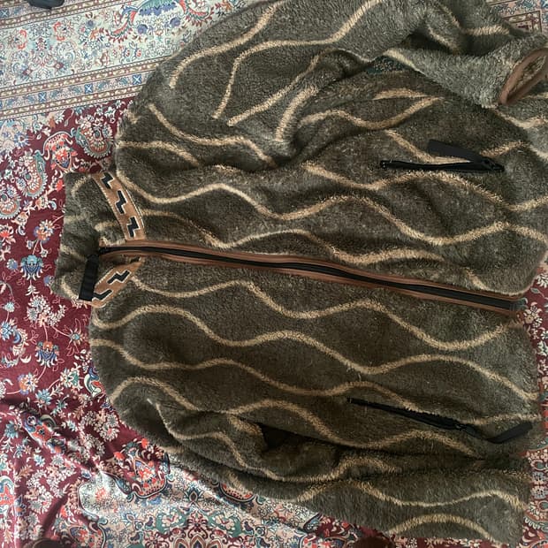 2 캐피탈 플리스 후리스 (뉴진스 혜인 착용)