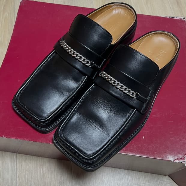 마틴로즈 스퀘어토 뮬 더비 로퍼