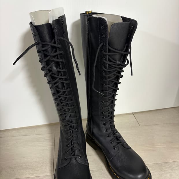 [250/새상품]닥터마틴 20홀 버지니아 1b60