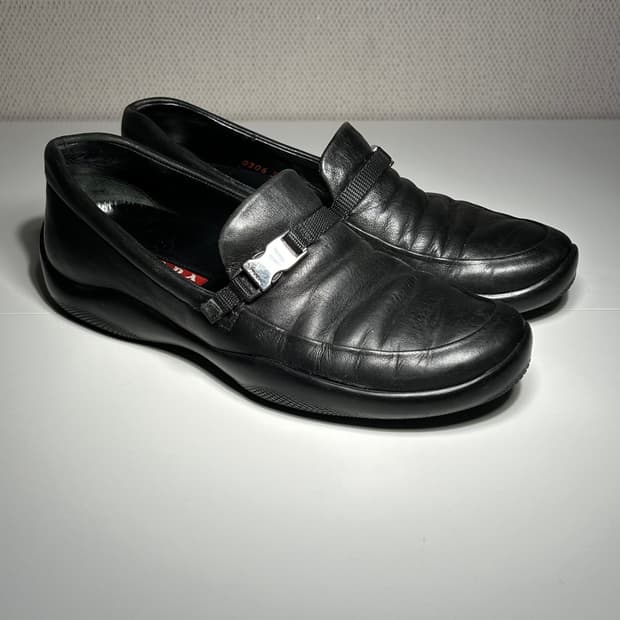 프라다 스포츠 버클 로퍼