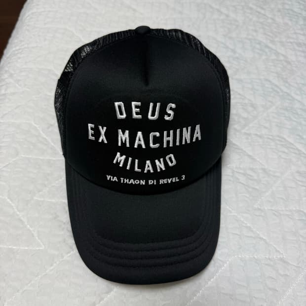 데우스 엑스 마키나 밀라노 모자