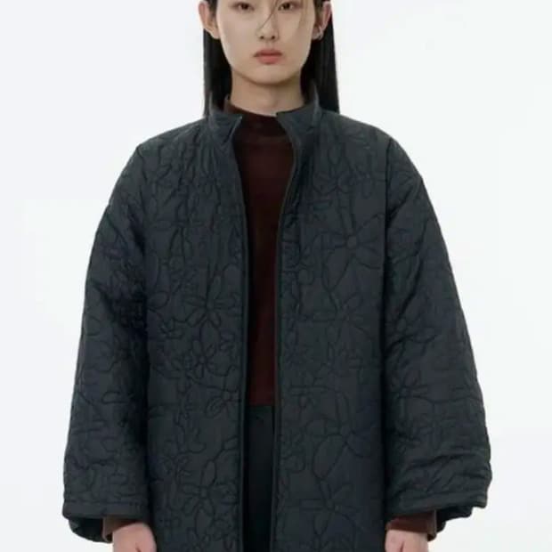 아모멘토 리버시블 플라워 퀼티드 점퍼 