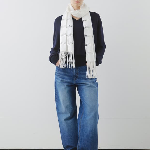 문달 Fringe Scarf in White