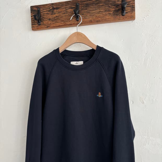 Vivienne Westwood 비비안웨스트우드 네이비 로고자수 맨투맨