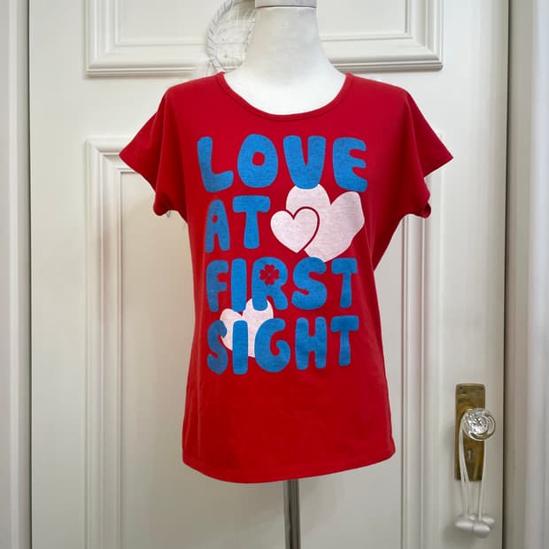 red ballon lettering cute t-shirt