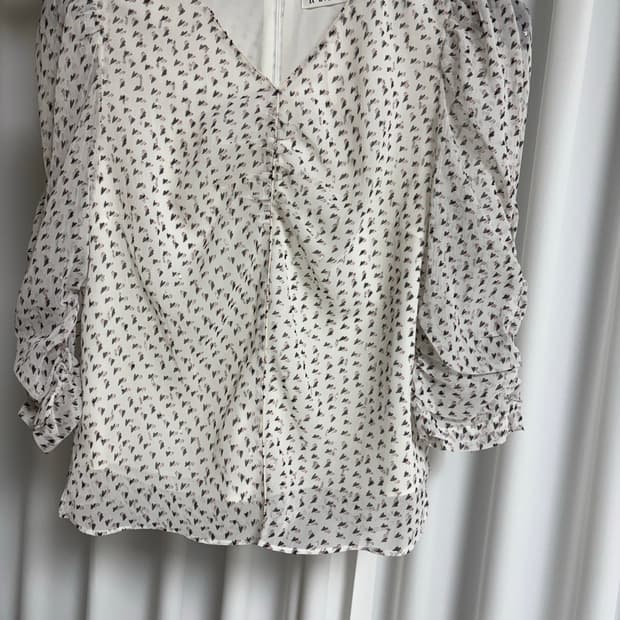 잇미샤 프린트 셔링 블라우스(ITM8YBL940)