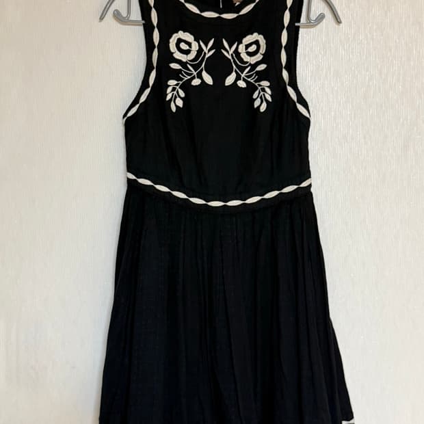 Free People 블랙 자수 원피스