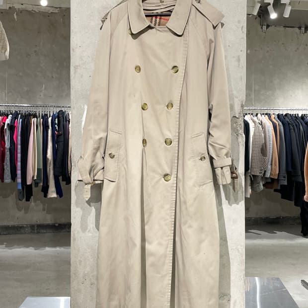버버리 라이트 베이지 더블 브레스티드 트렌치 코트