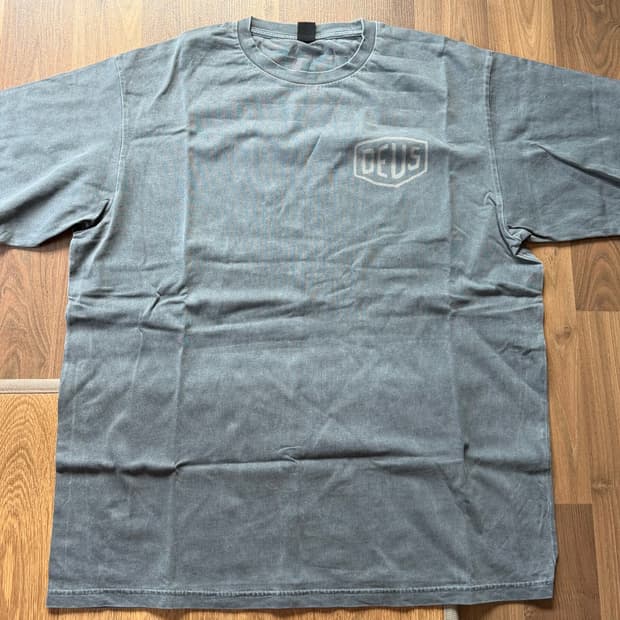 데우스 피그먼트 차콜 반팔티