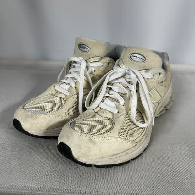 뉴발란스 2002RE 베이지 스니커즈
