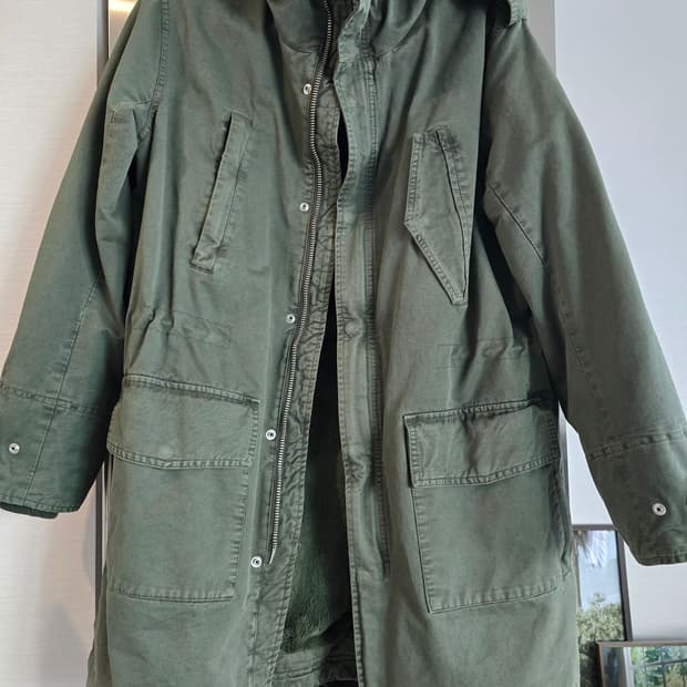 쟈딕앤볼테르 밀리터리 자켓입니다.