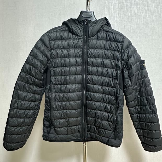 스톤아일랜드 마이크로얀 후드경량패딩 예약중