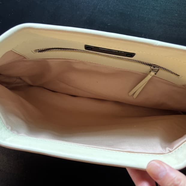 ACNE 아이보리 클러치