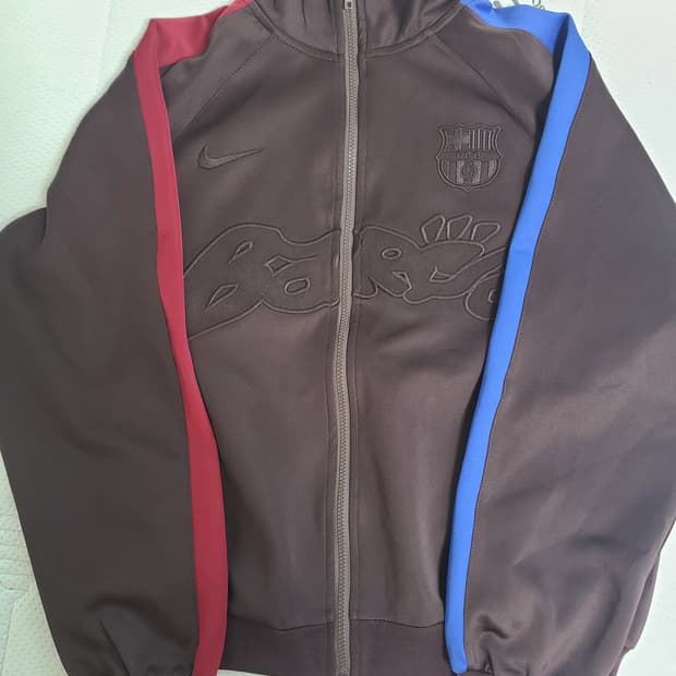 트래비스 스캇 x 바르샤 레트로 자켓