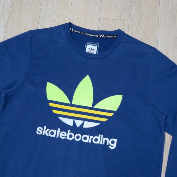 아디다스 스케이트보딩 네이비 맨투맨