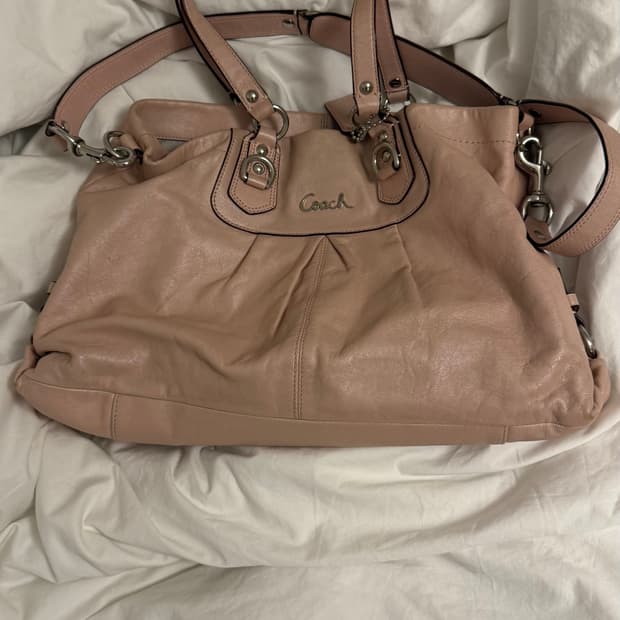 코치 빈티지 핑크 가죽 가방 