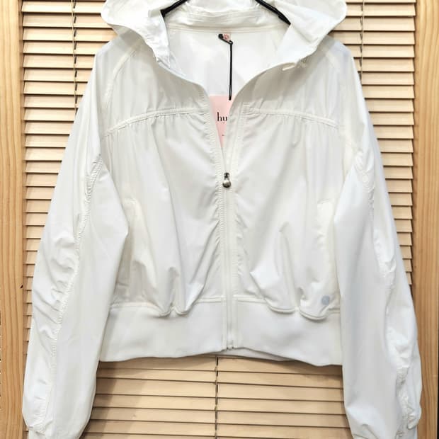 (새상품)위뜨8 셔링 후드 봄점퍼