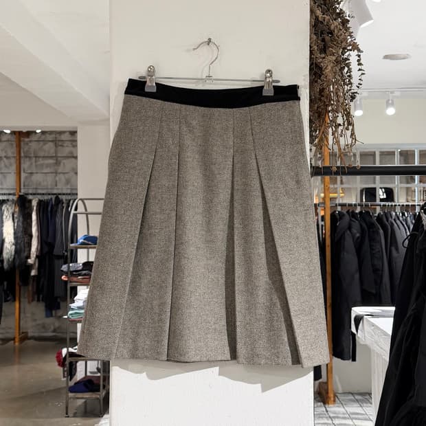 버버리 그레이 헤링본 울 플리츠 미디 스커트