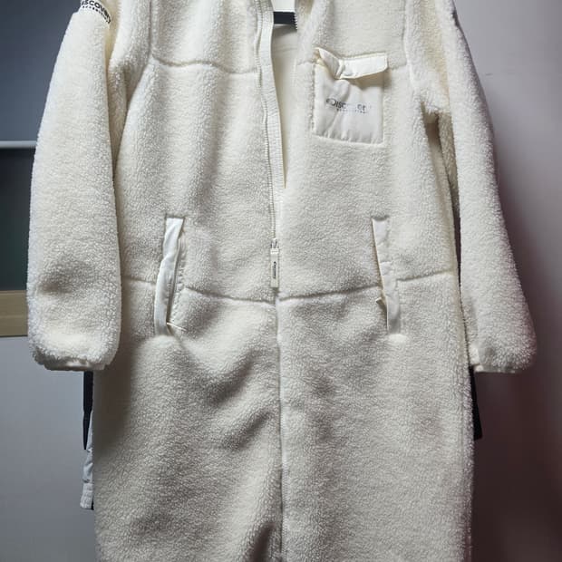 디스커버리 롱뽀글이자켓