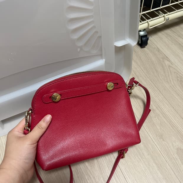 FURLA 레드 가죽 크로스백 팔아요!
