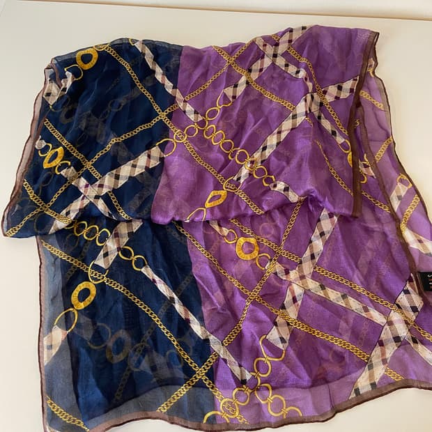 닥스 스카프 퍼플/네이비 체인 패턴