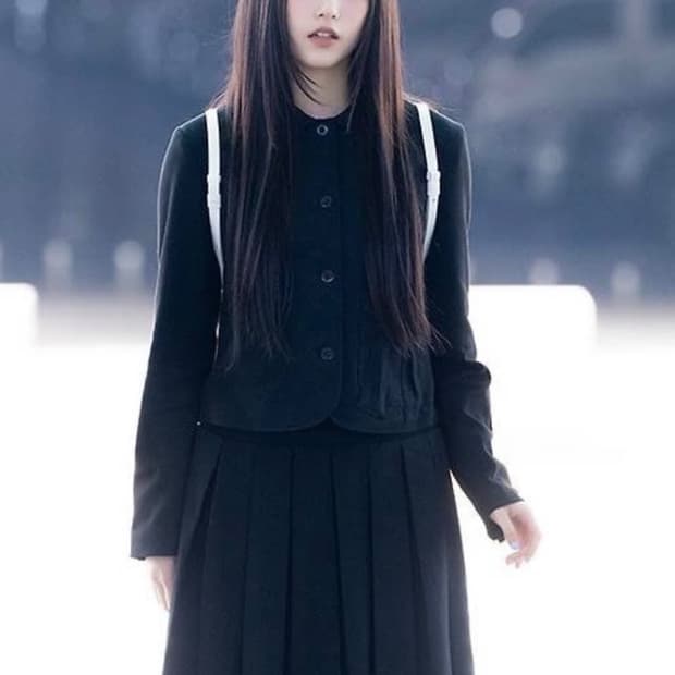 [뉴진스 해린 착용] 코이세이오 더블 웨이스트 플리츠 스커트 블랙