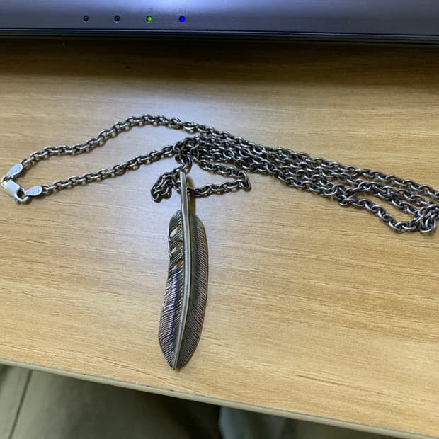 퍼스트 애로우즈 페더 펜던트 m사이즈
