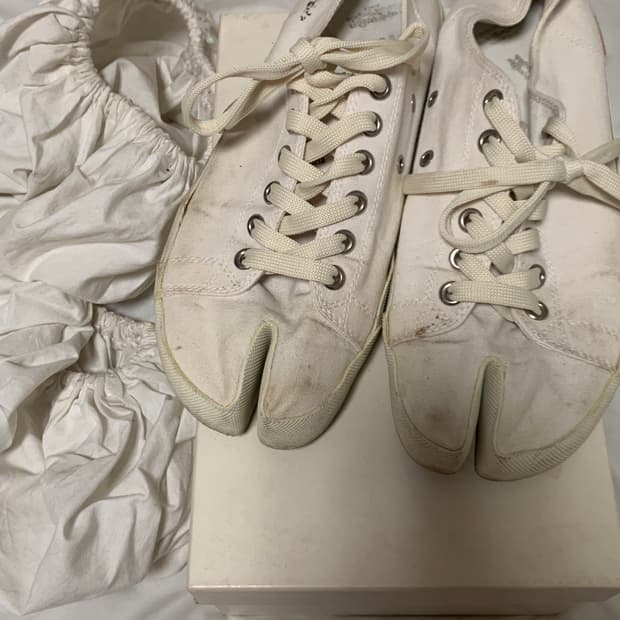 메종 마르지엘라 타비 스니커즈 로우 화이트