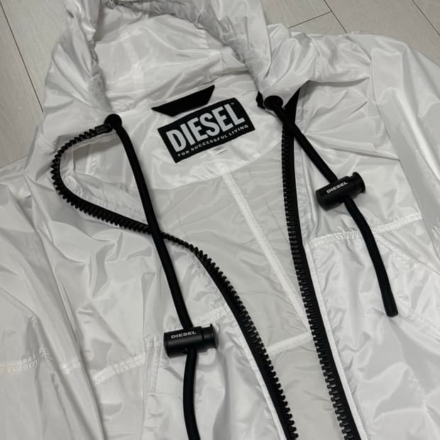 DIESEL 바람막이 화이트