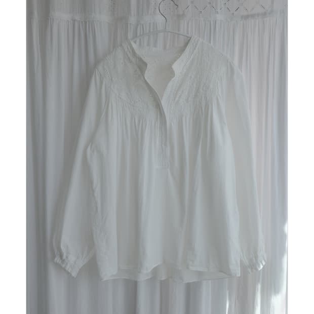 White cotton rubble blouse