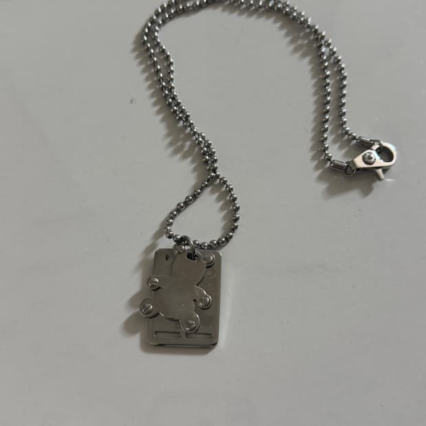 돌체앤가바나(Dolce & Gabbana)의 곰돌이 펜던트 실버 목걸이