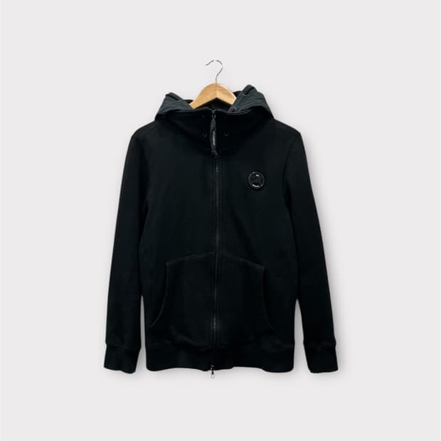 C.P.컴퍼니 하이넥 렌즈 후드 집업 105 