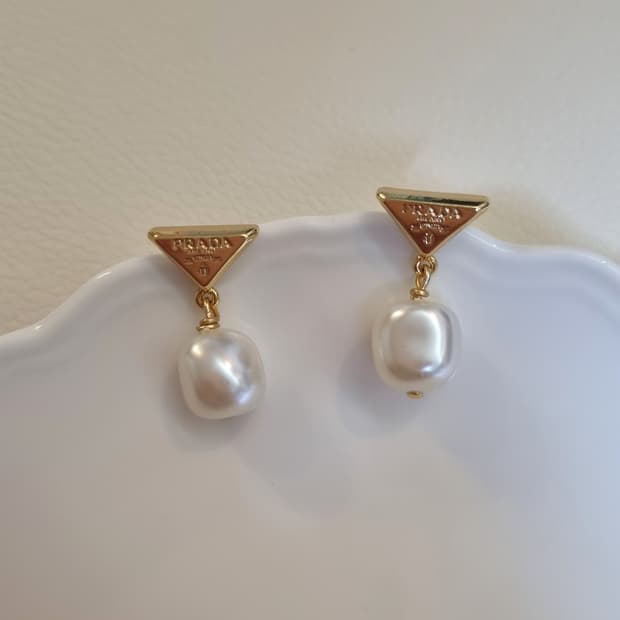 프라다 업사이클링 진주 귀걸이