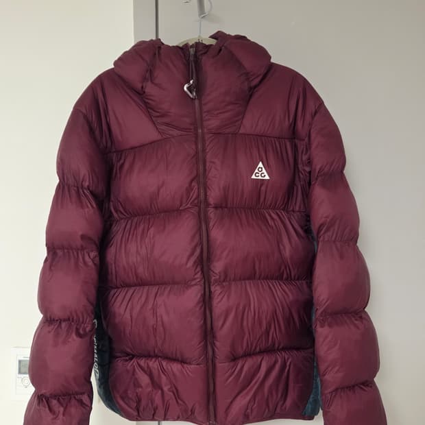 나이키 acg 써마핏 루나레이크 패딩 마룬 s사이즈