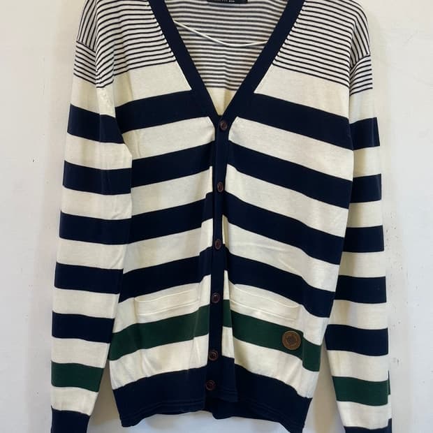 스파오 배색 니트가디건 95