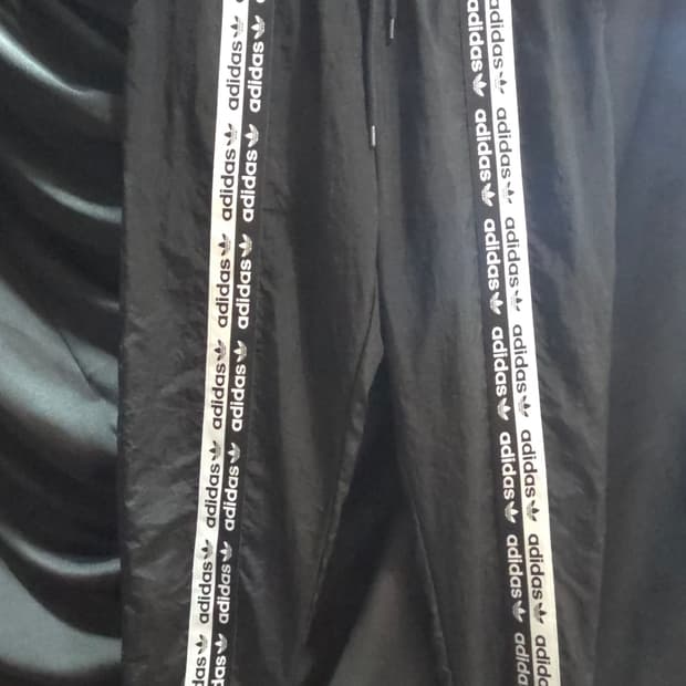 아디다스 테이프로고 트랙 조거 팬츠