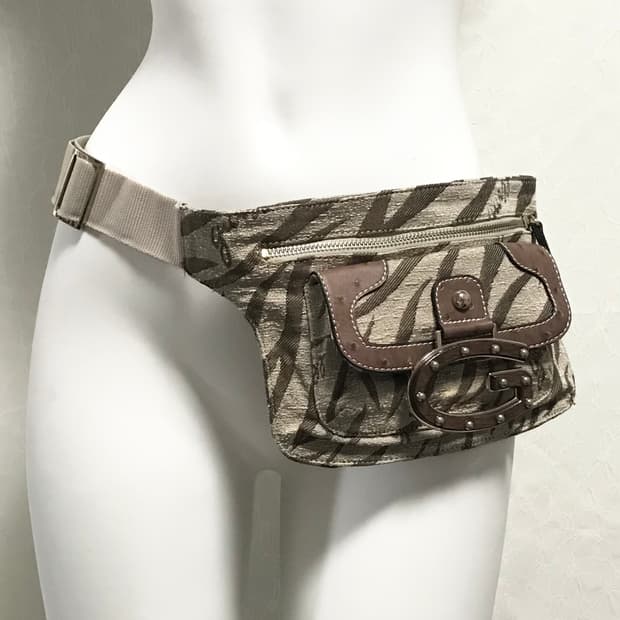 택포•빈티지 guess 게스 00s y2k 지브라 벨트 백