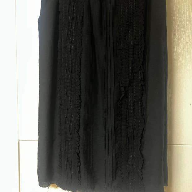 마지셔우드 블랙 러플 미디 스커트