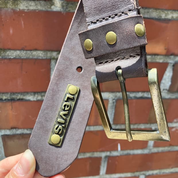 Levi’s 금속 플레이트 브라운 통가죽 벨트