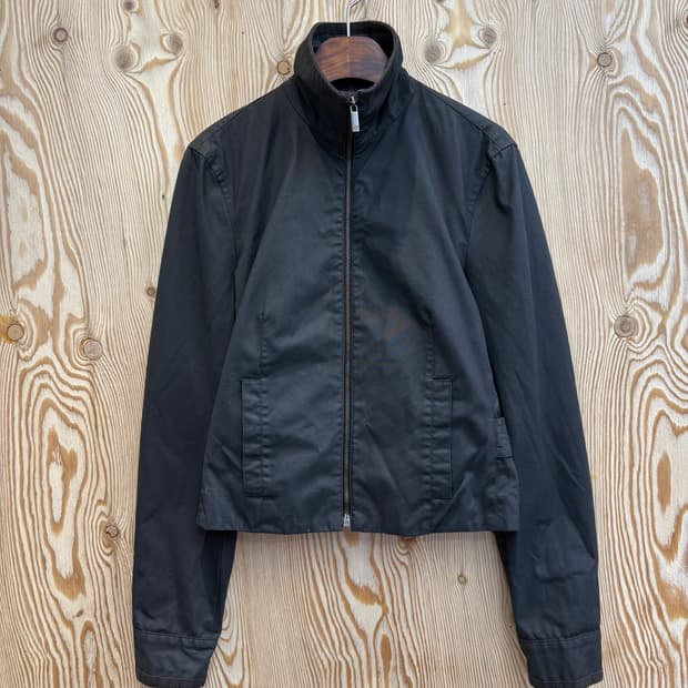 아르마니 익스체인지 코티드 하이넥 크롭 집업