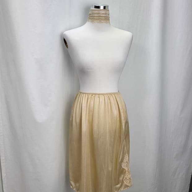 빈티지 웜 버터 레이스 하프 란제리 스커트