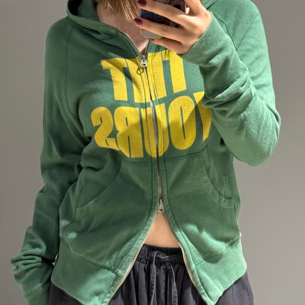“TMT YOURS" back numbering hood zip-up